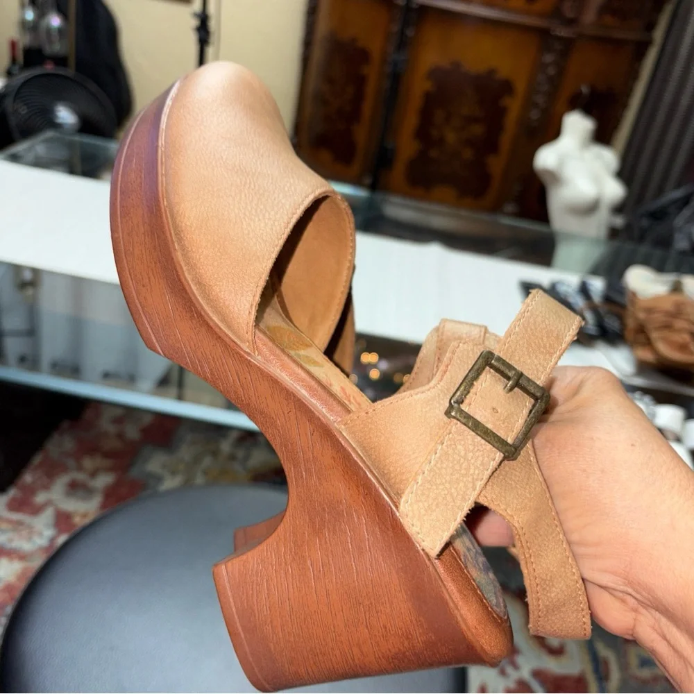 BOC by BORN , Natasha comfort Tan Women's Heels size 9